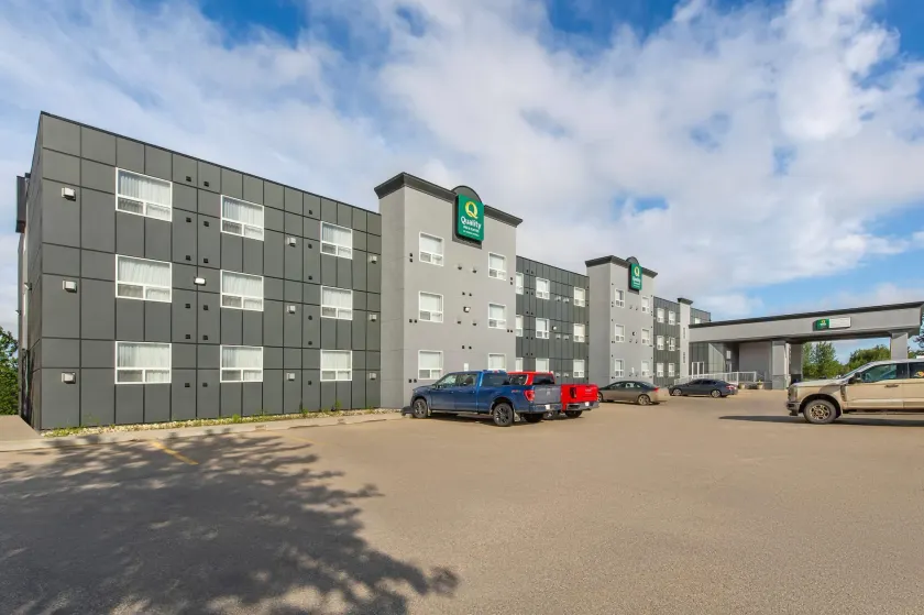 Quality Inn & Suites Whitecourt - Image 1