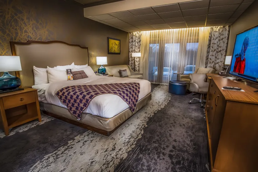 Lodge of Four Seasons Golf Resort, Marina & Spa - Image 1