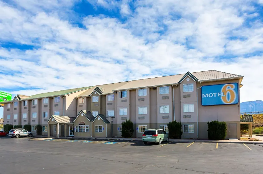 Motel 6-Bernalillo, NM - Image 1