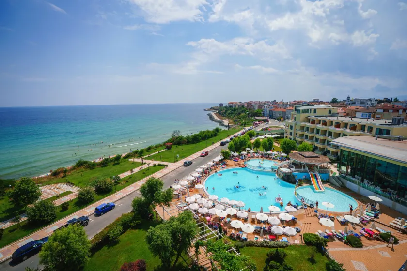 Hotel Perla Beach Luxury - Image 1