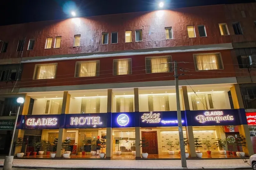 Glades Hotel - Image 1