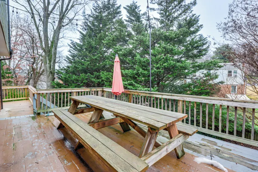 Maryland Home w/ Deck: 8 Mi to Washington, DC - Interni