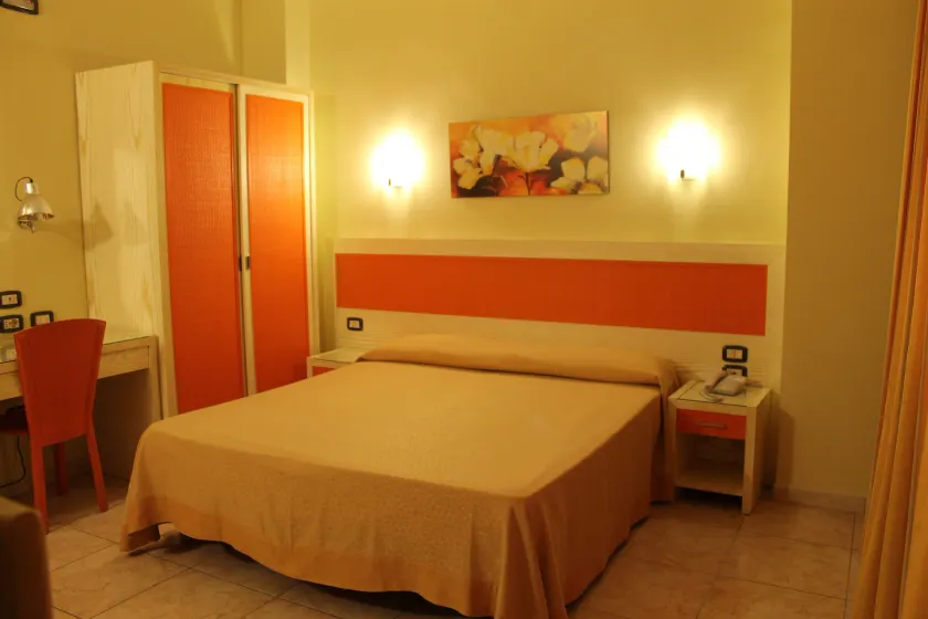 Hotel Cristal Eboli - Image 1