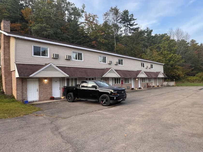 Economy Inn - Image 1