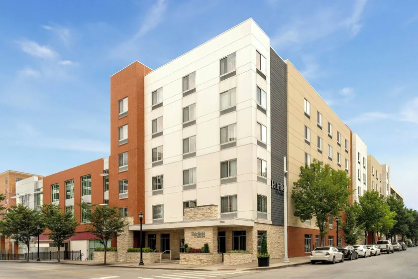 Fairfield Inn & Suites by Marriott Cincinnati Uptown/University Area - Image 1