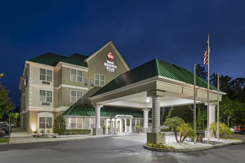 Best Western Plus First Coast Inn and Suites - Image 1