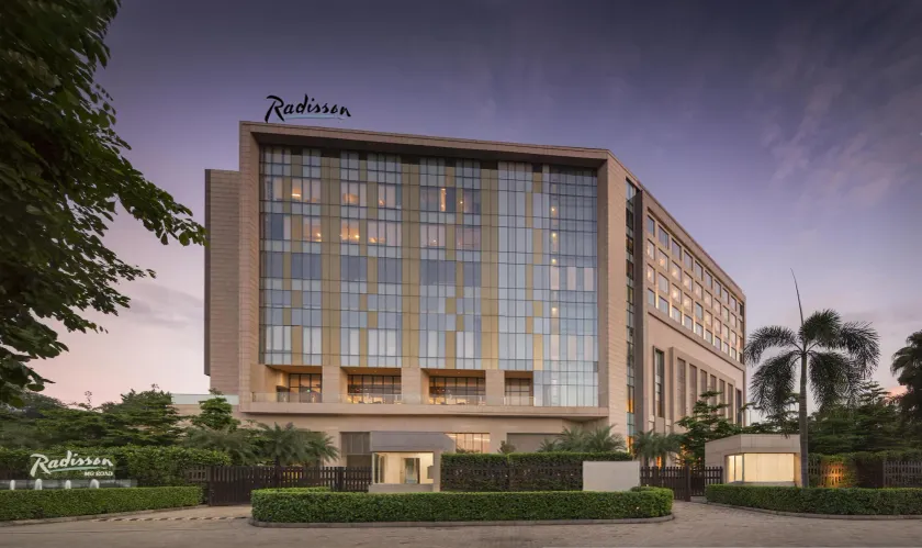 Radisson Hotel Delhi MG Road - Image 1