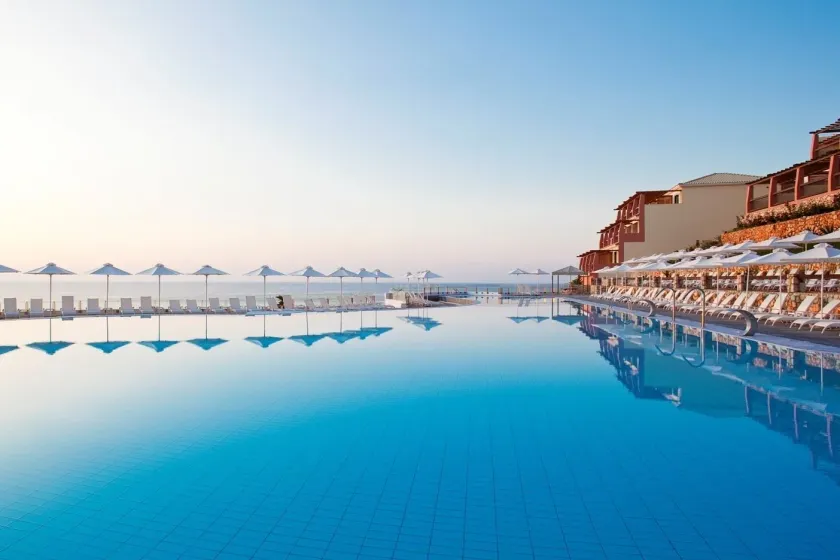 Apostolata Island Resort & Spa - Image 1