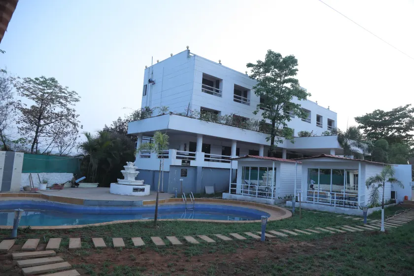 Hotel Reemz - Image 1
