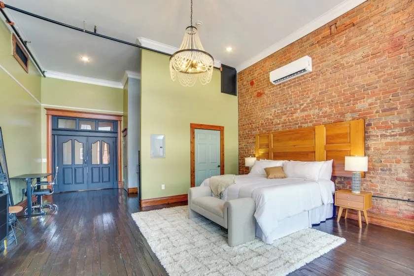 Walk to Restaurants & Breweries: Marshall Studio! - Interior