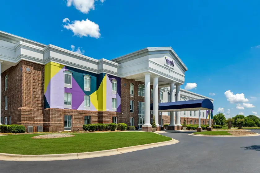Spark by Hilton Tuscumbia Muscle Shoals - Image 1