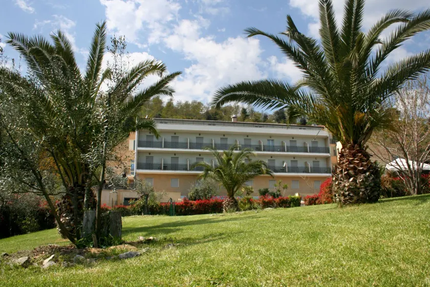 Alfredo Hotel - Image 1