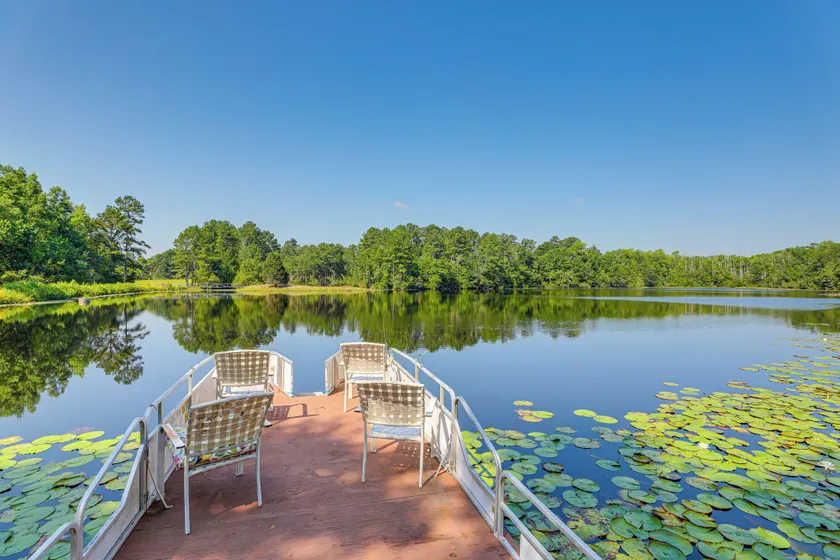 Pet-friendly Ehrhardt Home w/ Private Pond & Yard! - Image 1