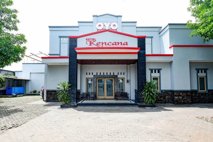 Super OYO 2436 Hotel Kencana - Image 1
