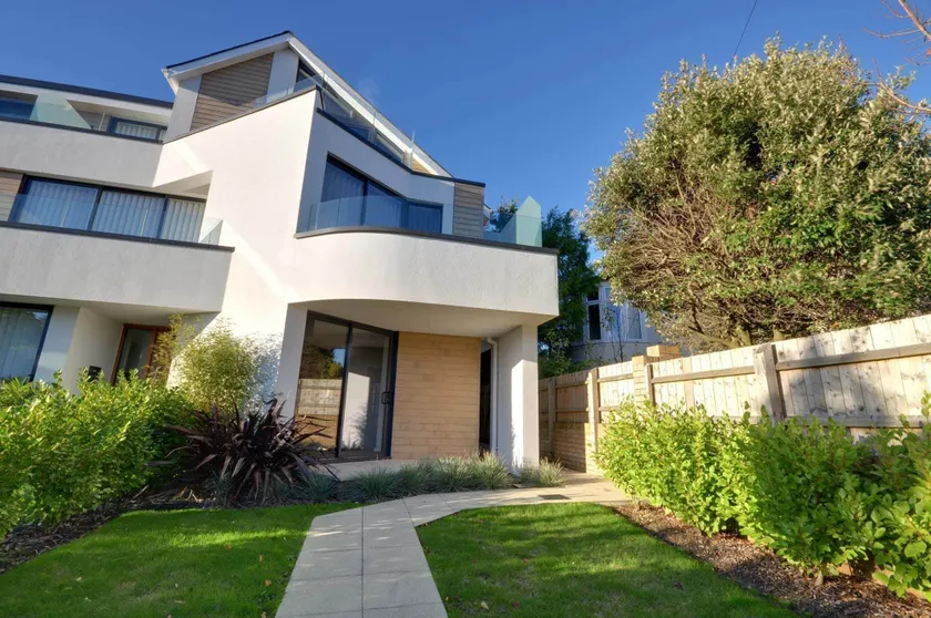 6 Sandbourne - Image 1