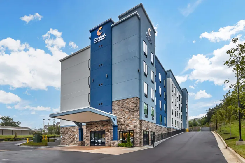 Comfort Inn & Suites Nashville Bellevue - Image 1