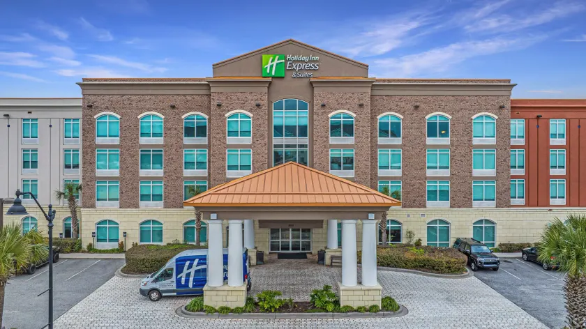 Holiday Inn Express & Suites Charleston Arpt-Conv Ctr Area by IHG - Image 1