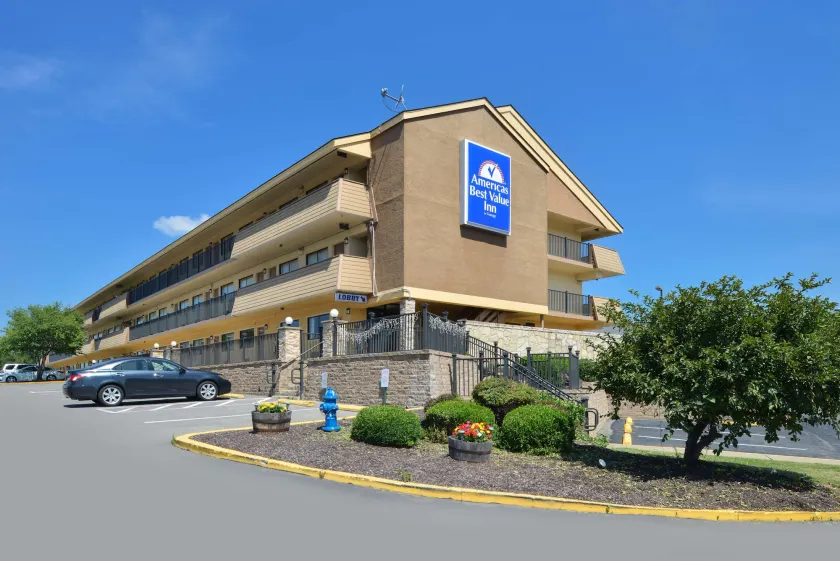 Americas Best Value Inn Pittsburgh Airport - Image 1