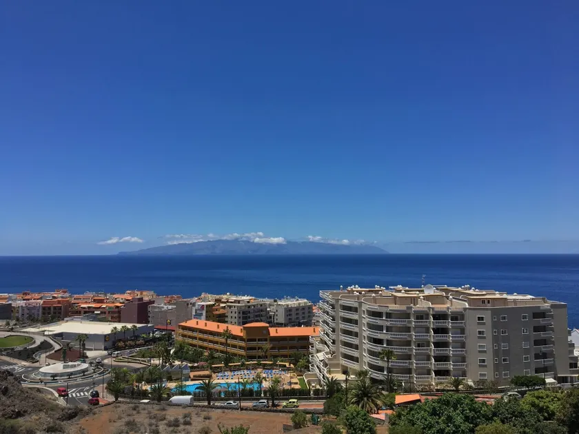 2 BD Apartment with stunning view - Image 1