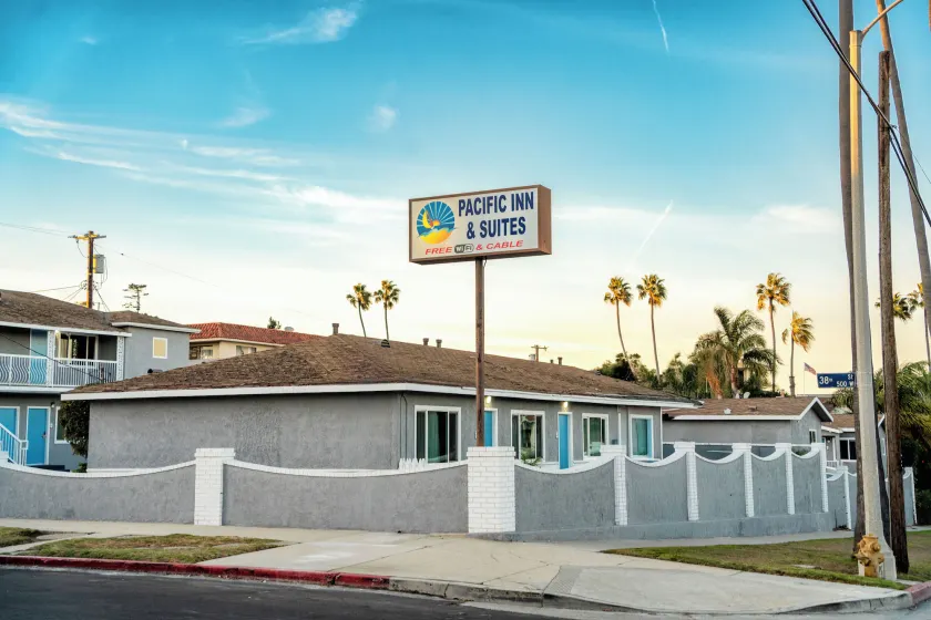 Pacific Inn and Suites - Image 1