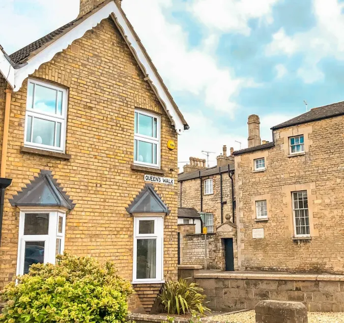 Central Stamford Townhouse With Parking - Image 1