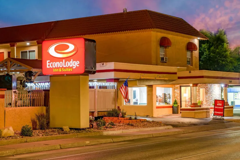 Econo Lodge Inn & Suites Durango - Image 1