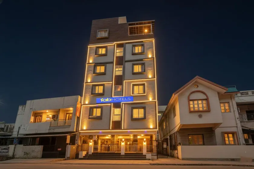 FabHotel SK OAK Suites - Image 1