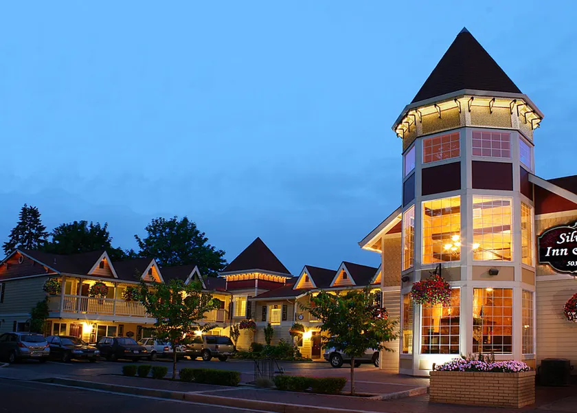Silverton Inn & Suites - Image 1