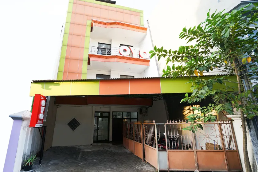 Marcello Residence Siwalankerto near Petra University Surabaya Mitra RedDoorz - Image 1