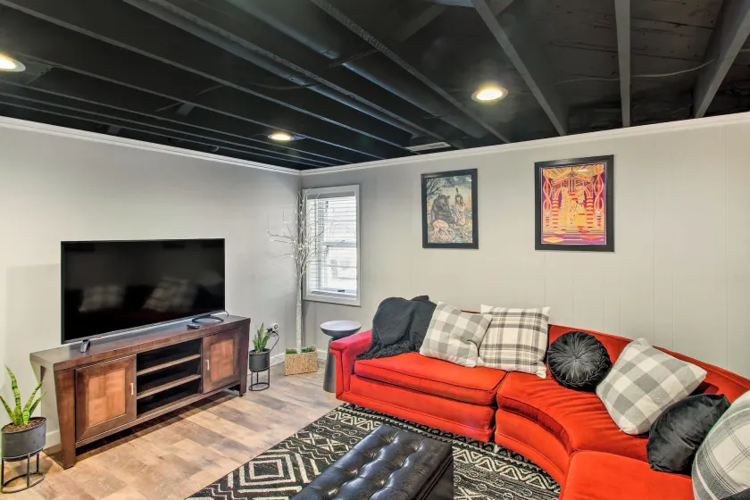 Emporia Family Home Near Downtown: Game Room! - Intérieur