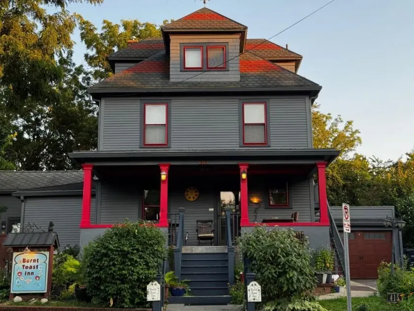 Burnt Toast Inn and Washington House - Image 1