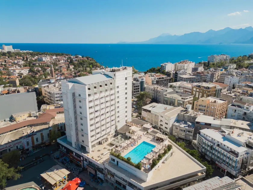 Best Western Plus Khan Hotel - Image 1