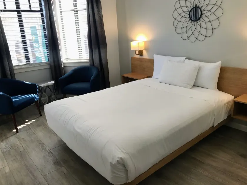 Touchstone Hotel - City Center - Image 1