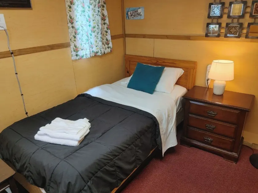 Economy Sweet Room No 5 - Image 1