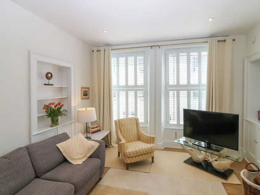 1A Carmelite Street - Image 1