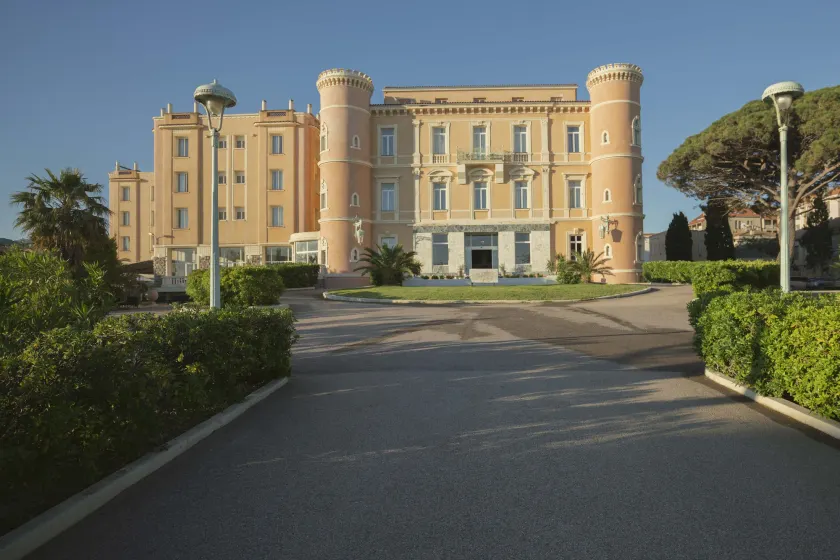 Langley Resort Napoléon Bonaparte - Image 1