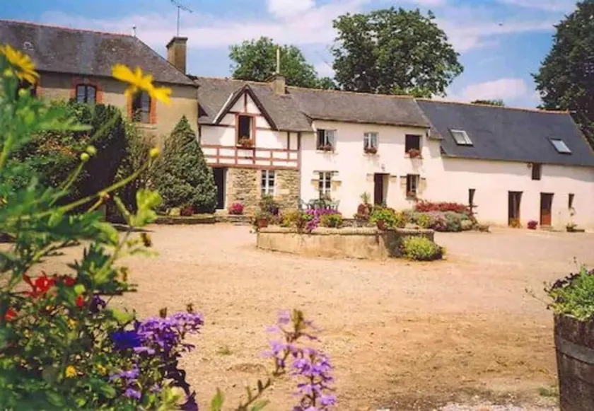 Chambres d'Hotes La Ferme de Bizoin - Image 1