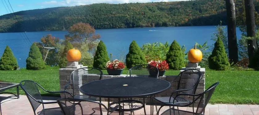 Cobblescote on the Lake - Image 1