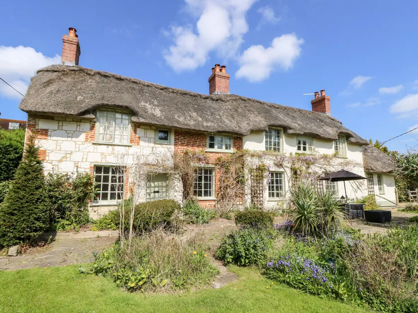 19 Clatterford Shute - Image 1