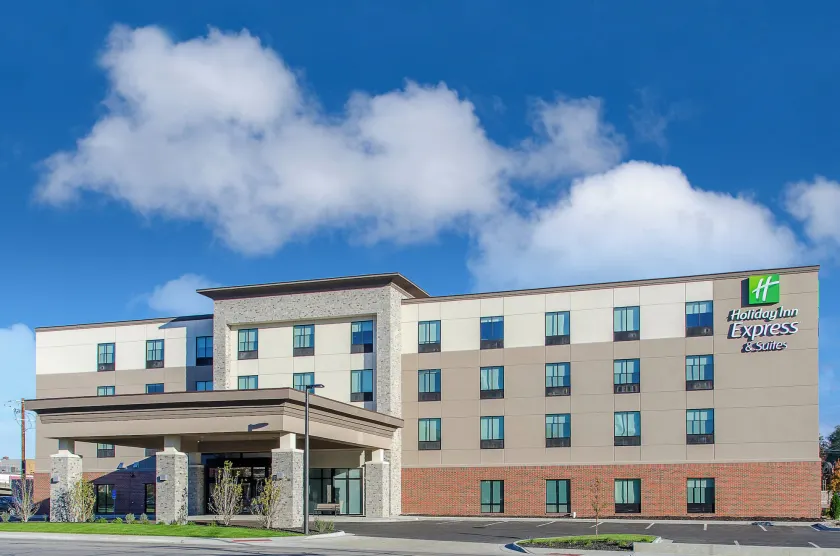 Holiday Inn Express & Suites - Atchison by IHG - Image 1