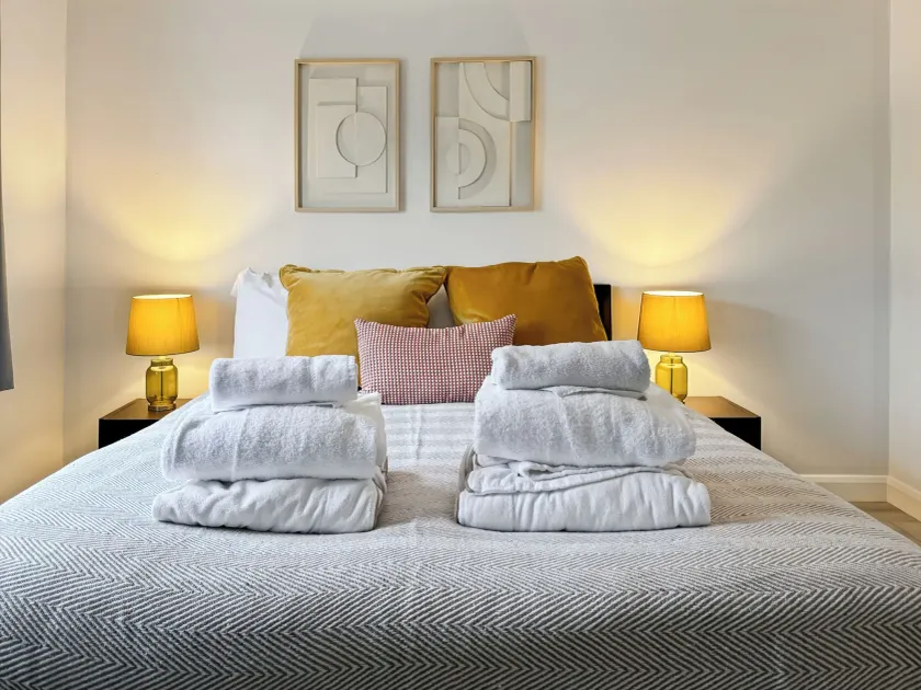 Cozy Hideaway With Hot Tub & Sauna Sleeps 7 - Image 1