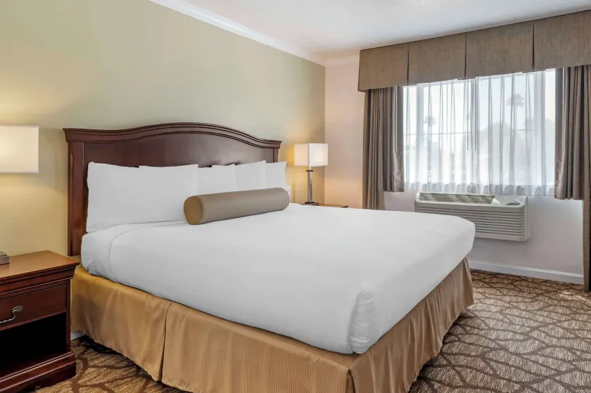 Best Western Salinas Monterey - Image 1