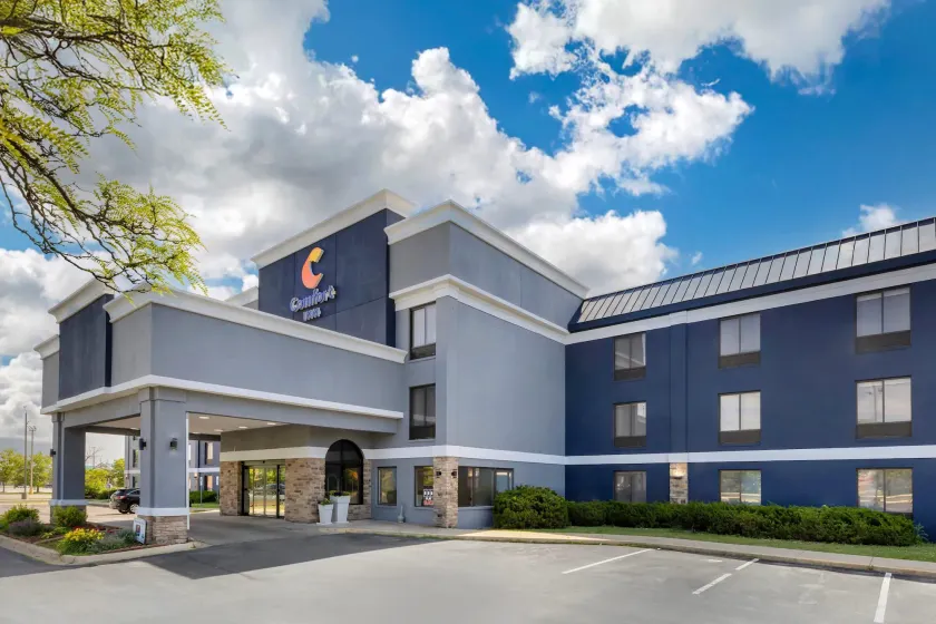Comfort Inn Bourbonnais near I-57 - Image 1