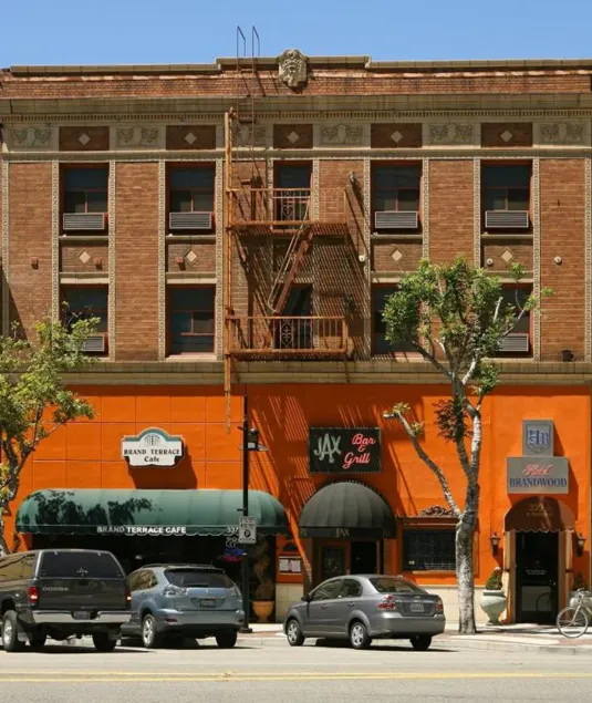 Brand Plaza Hotel - Image 1