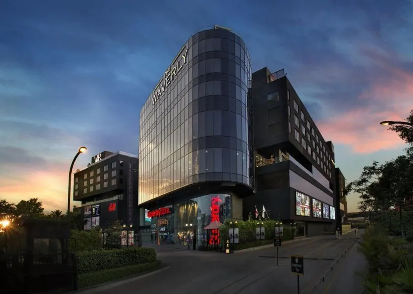 The Waverly Hotel & Residences - Image 1