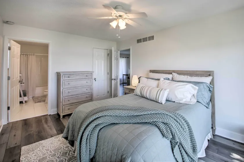 Benton Harbor Lake House w/ Dock & Fire Pit! - Interiør