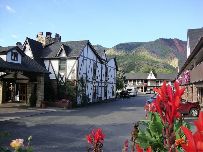 Silver Spruce Inn - Image 1