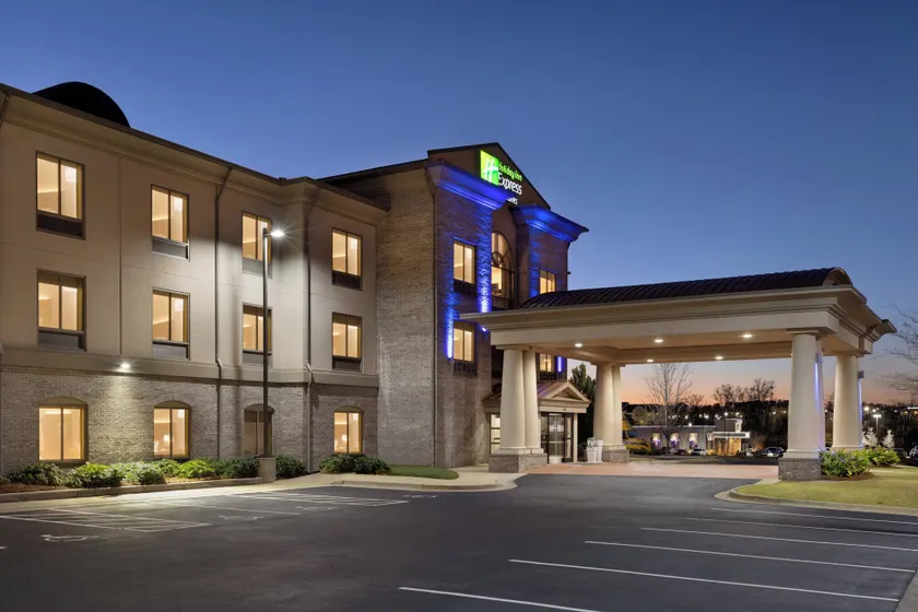 Holiday Inn Express Hotel & Suites Opelika Auburn by IHG - Image 1