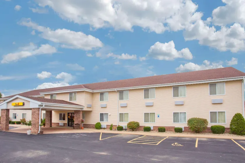Super 8 by Wyndham Galva - Image 1