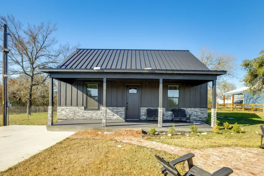 Modern 2BR Near Lake Somerville & Round Top - Image 1